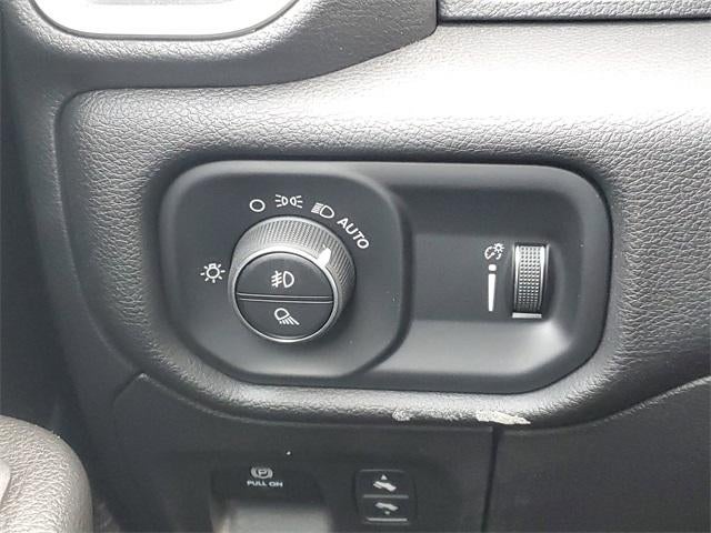 2023 RAM 1500 Big Horn Crew Cab 4x4 5'7" Box