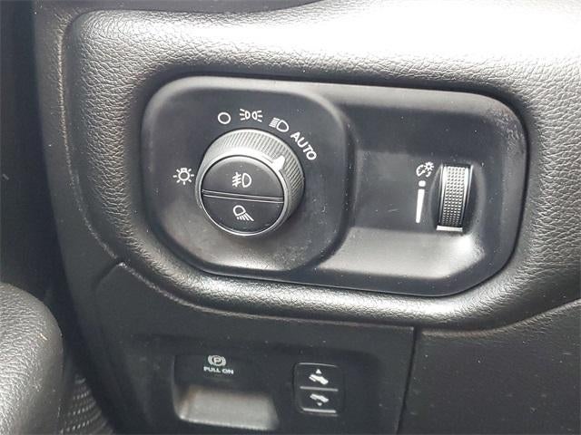 2023 RAM 1500 Big Horn Crew Cab 4x4 5'7" Box