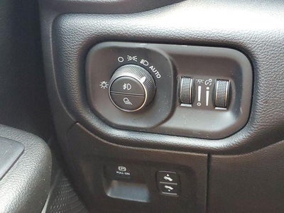 2019 RAM 1500 Big Horn/Lone Star Crew Cab 4x4 5'7" Box