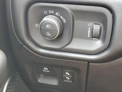 2020 RAM 1500 Big Horn Crew Cab 4x4 5'7" Box