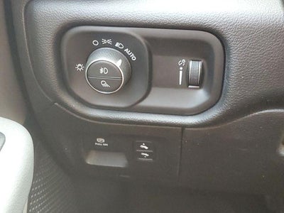 2020 RAM 1500 Big Horn Crew Cab 4x4 5'7" Box