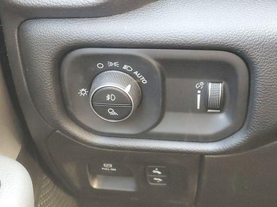 2020 RAM 1500 Big Horn Crew Cab 4x4 5'7" Box