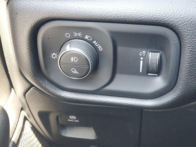 2024 RAM 1500 Big Horn Crew Cab 4x4 5'7" Box