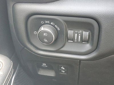 2020 RAM 1500 Laramie Crew Cab 4x4 5'7" Box