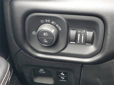 2019 RAM 1500 Laramie Crew Cab 4x4 5'7" Box