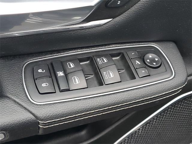 2020 RAM 1500 Laramie Crew Cab 4x4 5'7" Box