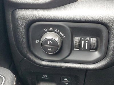 2020 RAM 1500 Laramie Crew Cab 4x4 5'7" Box