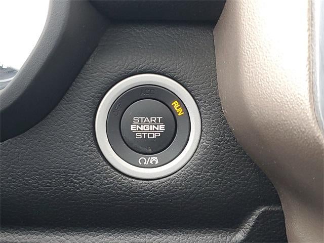 2020 RAM 1500 Laramie Crew Cab 4x4 5'7" Box