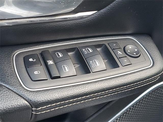 2023 RAM 1500 Laramie Crew Cab 4x4 5'7" Box