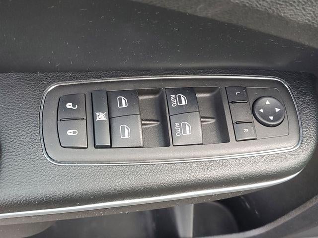 2023 Chrysler 300 Touring L AWD