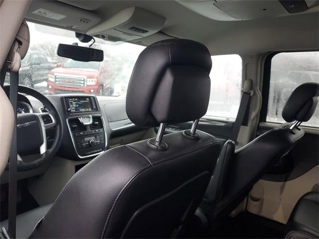 2016 Chrysler Town & Country Touring-L