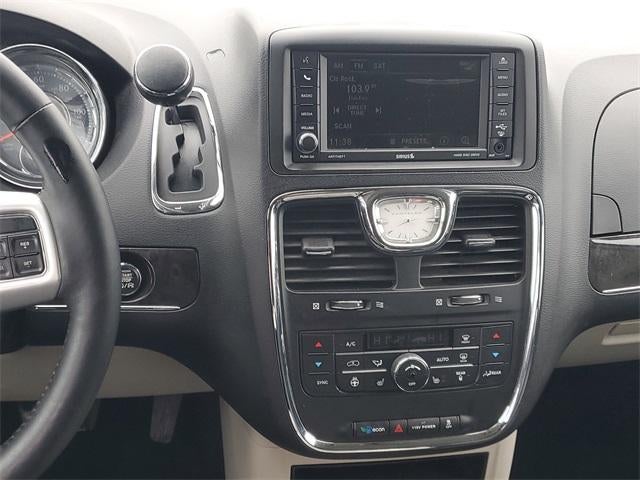 2016 Chrysler Town & Country Touring-L