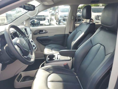 2024 Chrysler Pacifica Hybrid Select