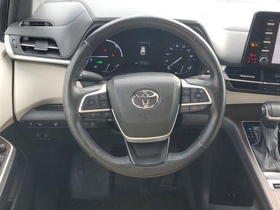 2024 Toyota Sienna LE