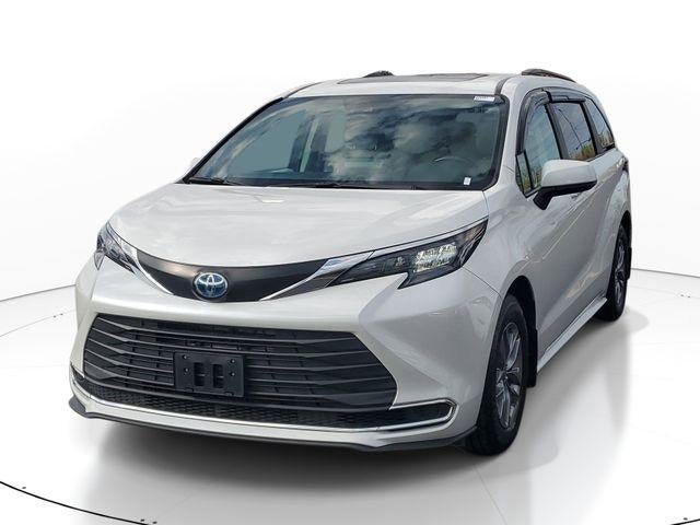 2024 Toyota Sienna LE