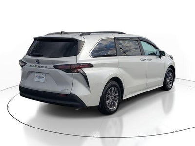 2024 Toyota Sienna LE